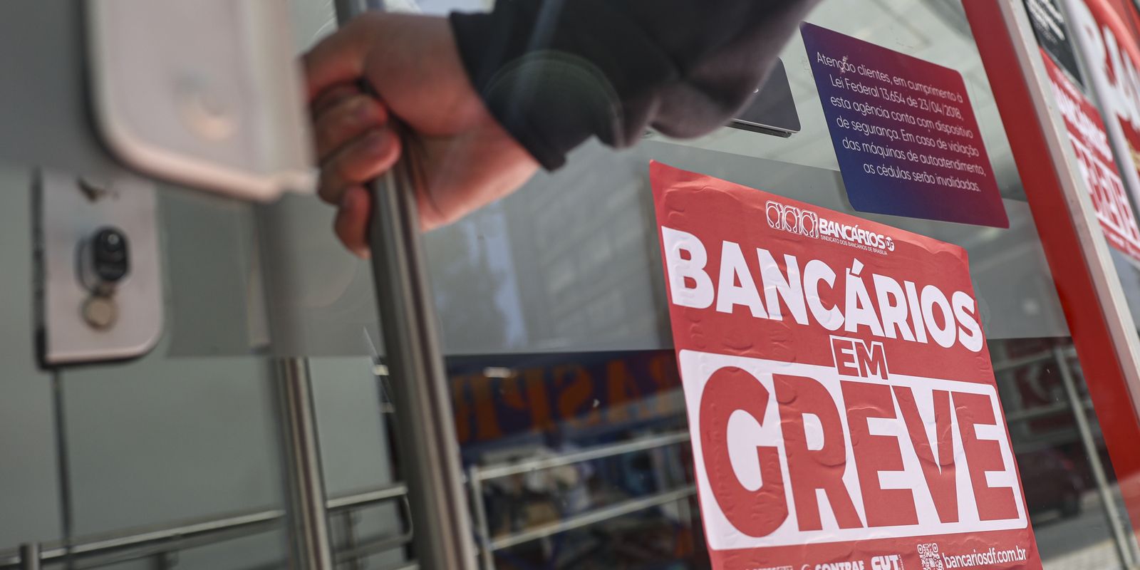 Bancários farão paralisação de 24 horas nesta quinta-feira