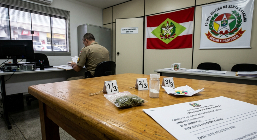 Dois homens são presos por tráfico de drogas em Imbituba e Tubarão