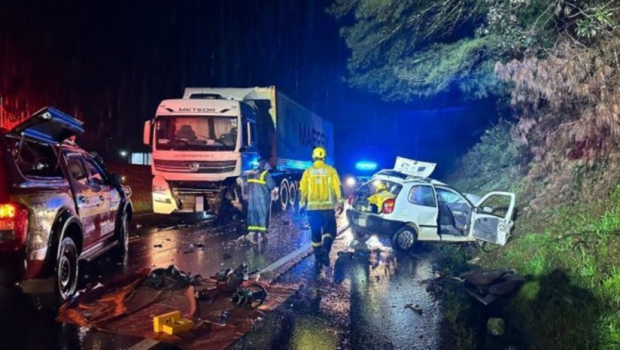 Três pessoas morrem e outras três ficam feridas em acidente na BR-470, em Brunópolis
