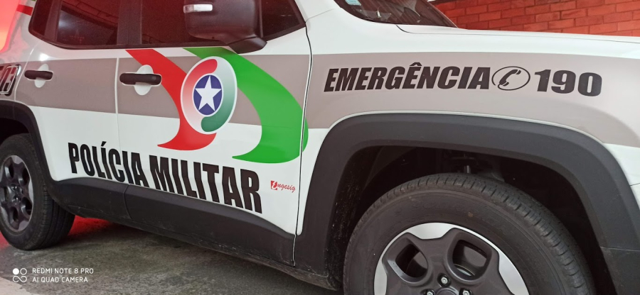 Morador é rendido por criminoso armado e tem carro roubado em Orleans