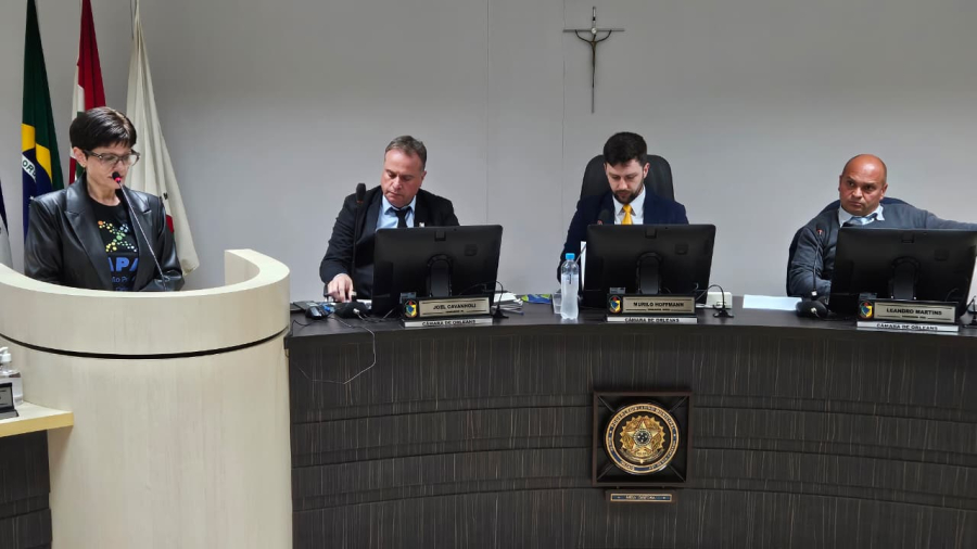 Câmara de Vereadores de Orleans Aprova Política de Comunicação Alternativa e Homenageia UNESC