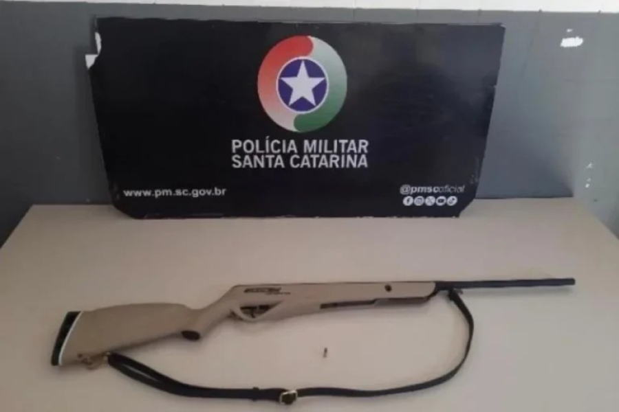 Homem é preso por porte ilegal de arma e direção perigosa em Forquilhinha