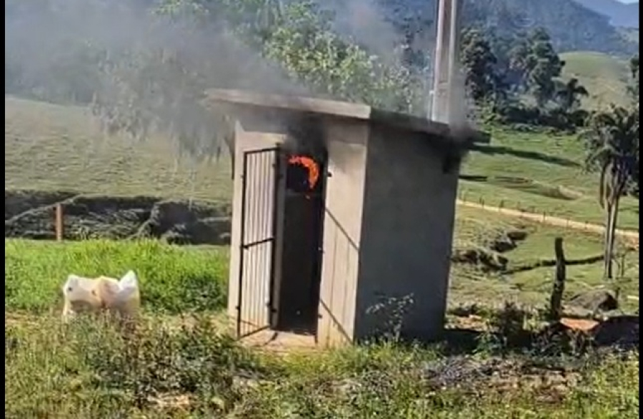Princípio de incêndio atinge sistema de energia solar em Armazém