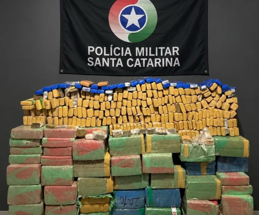 Polícia Militar apreende cerca de 1.160 quilos de maconha em imóvel de Jaguaruna
