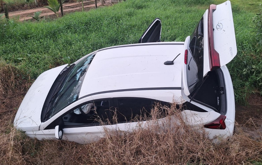 Idosa fica presa em veículo após saída de pista na SC-370, em Braço do Norte
