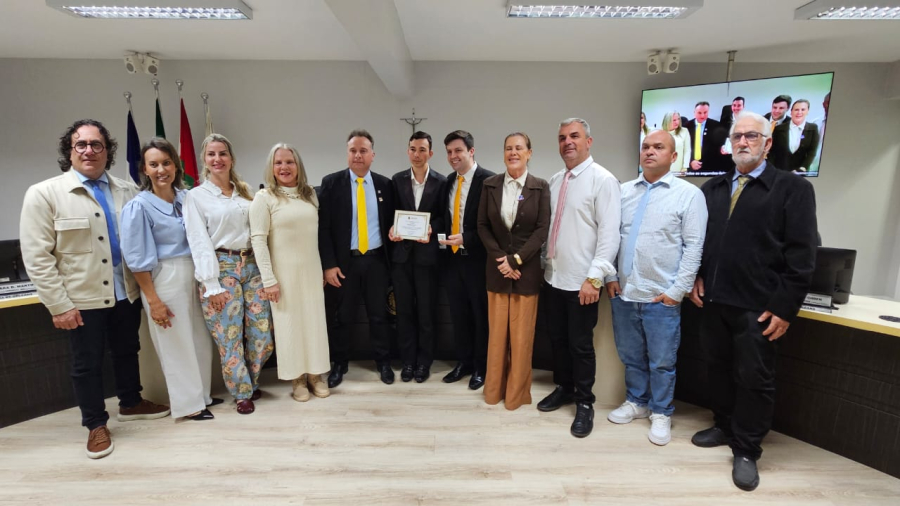 Câmara de Vereadores de Orleans recebe membros da Academia Orleanense de Letras