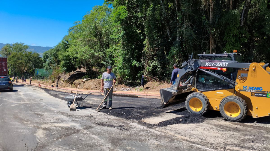 Calçada do bairro Dona Jordina passa por pavimentação e restauração