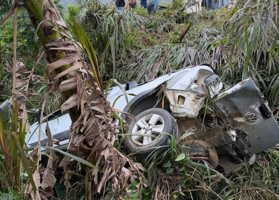 Acidente com dois carros deixa três pessoas feridas em Gravatal
