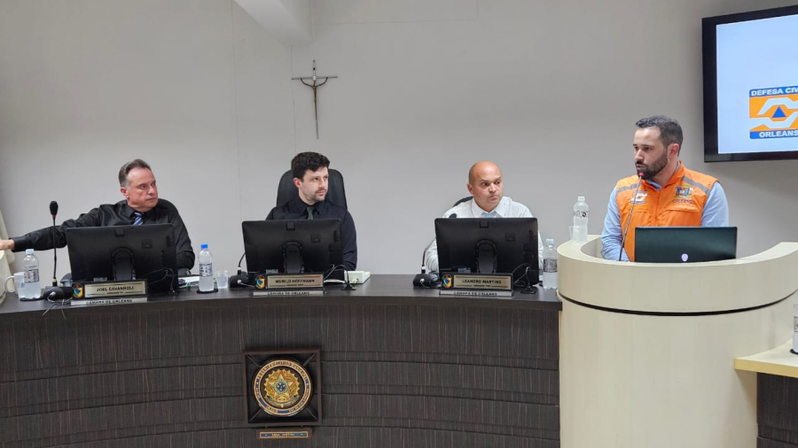Câmara de Vereadores de Orleans Recebe Diretor da Defesa Civil para Prestação de Contas sobre Ações Preventivas