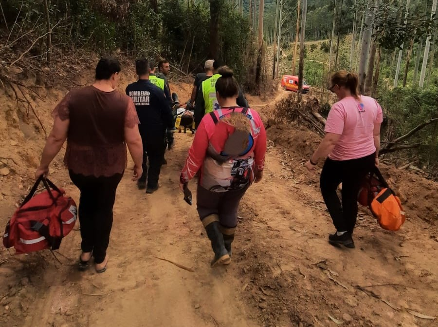 Trabalhador é atingido por tora de eucalipto e sofre ferimento no pescoço em São Martinho