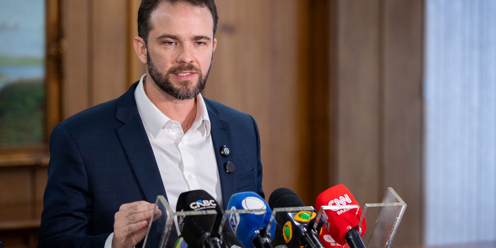 Previsão de superávit no Orçamento de 2027 está mantida, diz Durigan