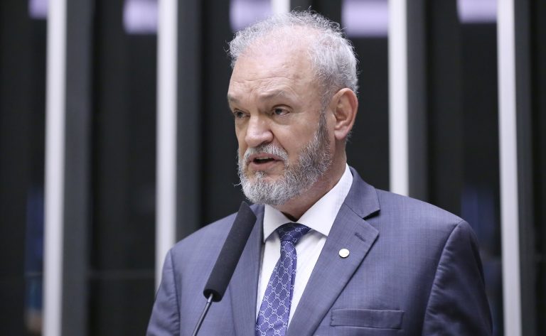 Projeto prevê incentivo para profissionais que atuam na vacinação