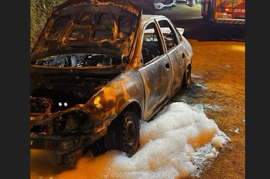 Quatro corpos carbonizados são encontrados em carro incendiado em São João Batista