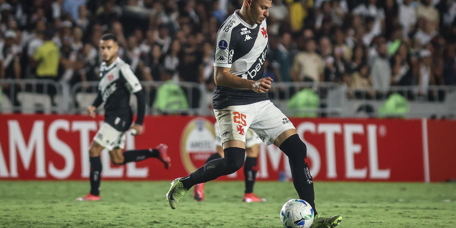 Vasco vence no Morumbi e Bahia faz 3 a 0 no Bragantino