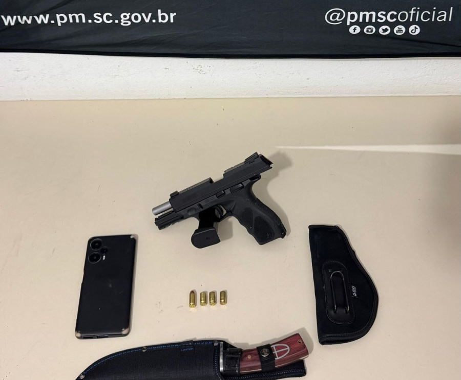 Homem é preso por porte ilegal de arma de fogo após confusão em casa de festas