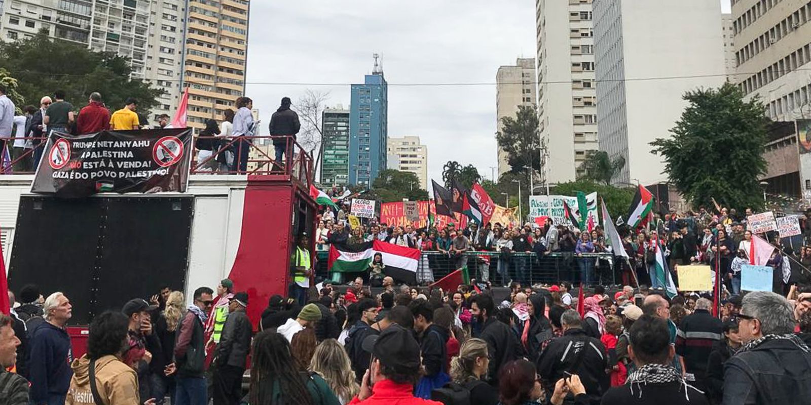 Manifestantes fazem ato pró-Gaza em São Paulo 