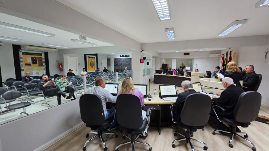 Câmara de Orleans realiza sessão extensa com nove votações e pautas de interesse comunitário