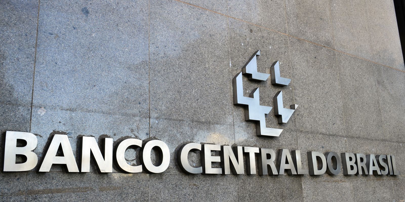 Mercado financeiro reduz previsão da inflação para 4,81%