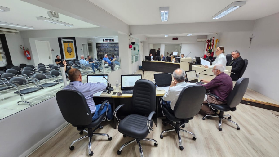 Câmara de Orleans analisa quatro projetos de lei e vota indicações durante Sessão Ordinária