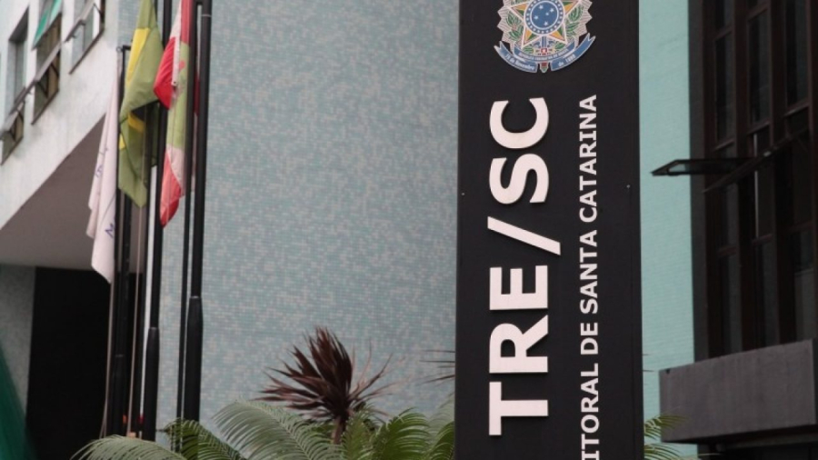 TRE-SC realiza coletiva “A um ano das Eleições” e lança campanha contra desinformação