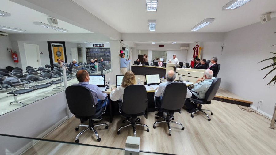 Câmara de Orleans realiza 37ª Sessão Ordinária com presença do ex-prefeito Jorge Koch