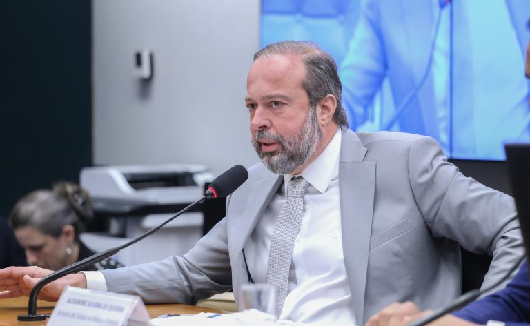 Ministro de Minas e Energia será ouvido na Comissão de Relações Exteriores nesta quarta