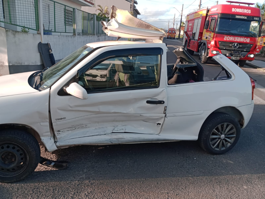 Vítima fica inconsciente após colisão entre veículos em Capivari de Baixo
