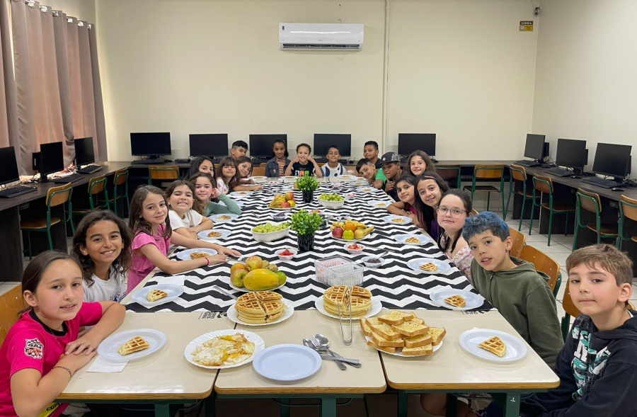 Aprendizado à mesa: projeto transforma aulas de inglês em experiência cultural