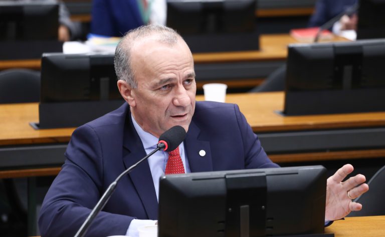 Comissão aprova uso de material didático compartilhado por meio de licença aberta